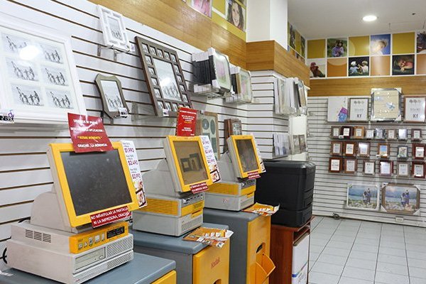 Cadena de tiendas de fotografía Fullcolor pide su quiebra: apunta a la crisis social y la pandemia