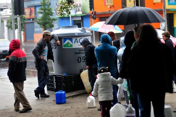 23 comunas de la Región Metropolitana se vieron afectadas por el corte de agua. Archivo Agencia Uno.