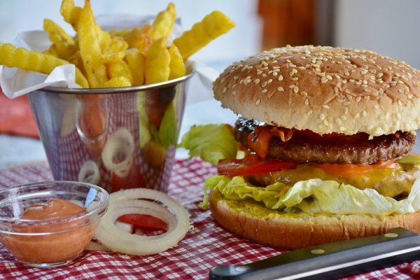 Ventas de comida rápida cayeron más de 40% en marzo producto de cierre de locales