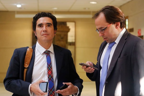 El director de Presupuestos, Matías Acevedo, junto al ministro de Hacienda, Ignacio Briones (Agencia Uno).