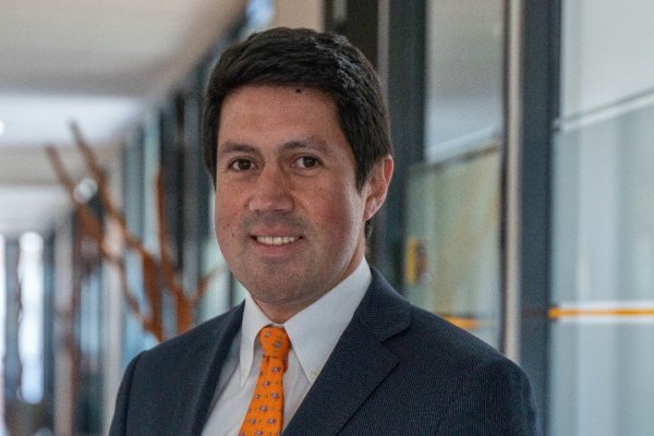 Gerente senior del área de finanzas corporativas de EY, Juan Pablo León.