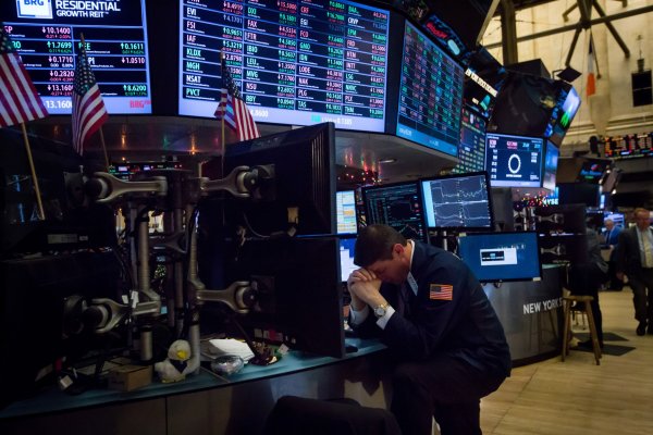 Wall Street salva el día de la mano de los bancos y el IPSA logra frenar las caídas