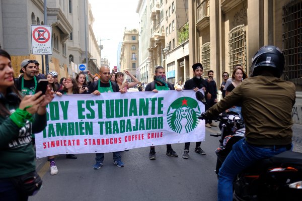 <p>Sindicato demanda a Starbucks por no pago de remuneraciones en medio de la crisis</p>