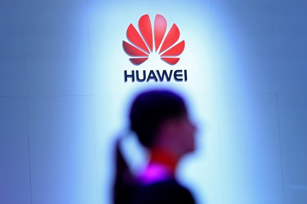 Huawei considera "arbitraria" restricción de acceso a semiconductores de EEUU