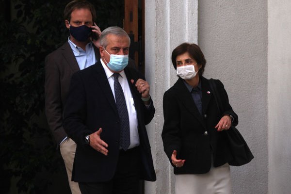 El ministro de Salud Jaime Mañalich emitió ayer el decreto para las clínicas. Foto: Agencia Uno