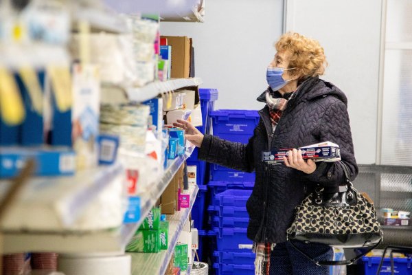 Ventas online de Walmart se disparan 74% en EEUU, por alza de "demanda sin precedentes"