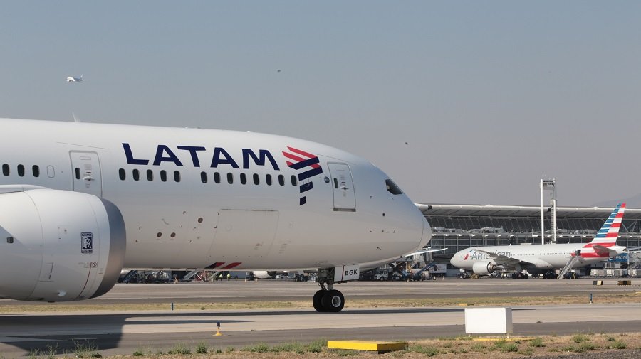 <p>Latam retomará rutas internacionales y espera tener casi 20% de operación en julio</p>