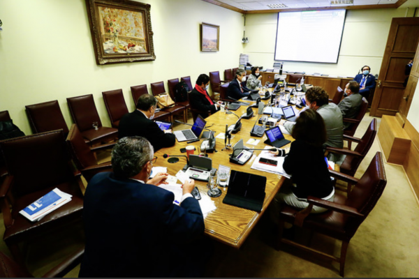 Comisión de Hacienda rechaza idea de legislar proyecto que prohíbe que exautoridades accedan al directorio de una sociedad anónima abierta