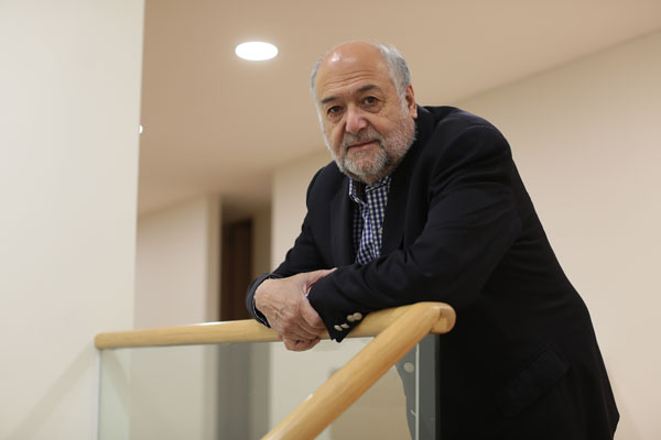 César Barros vuelve al ruedo como asesor de empresas al borde de la quiebra