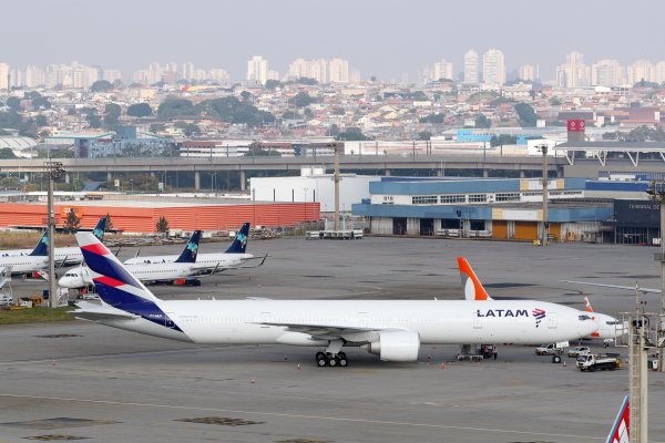 <p>“Debemos aprovechar todo lo que sea para salvar a la industria”, dijo De Juniac. Foto: Bloomberg</p>