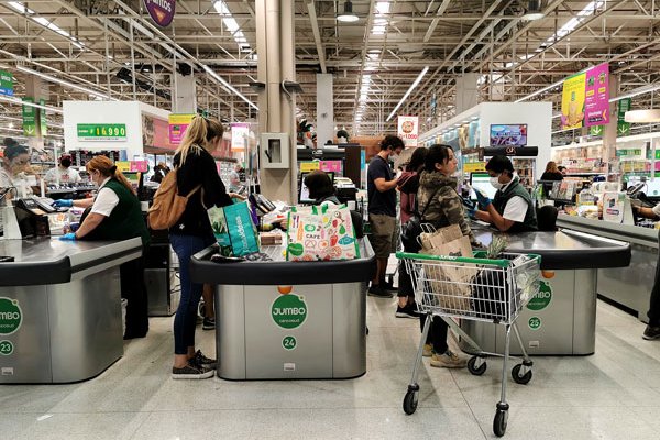 Supermercados reconocen quiebres de stock puntuales y proveedores aseguran abastecimiento