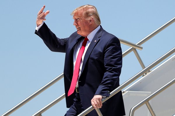 Estados Unidos lleva a los cielos su guerra con China y veta a sus aerolíneas