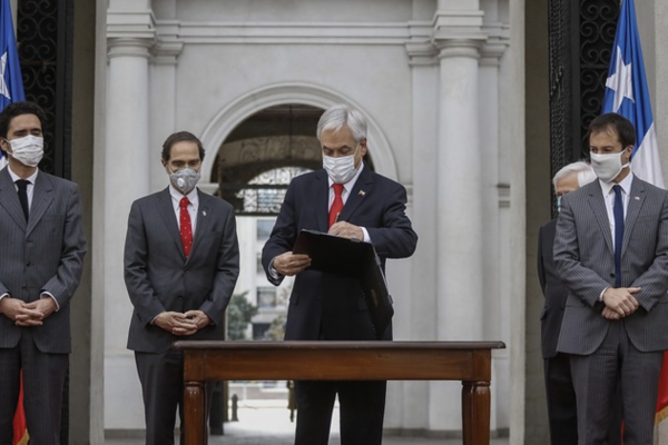 Piñera promulga Ley de Portabilidad Financiera que busca reducir en 60% costos de refinanciamiento
