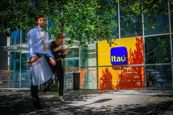 Itaú lanza seguro que cubre estafas del "Cuento del Tío"