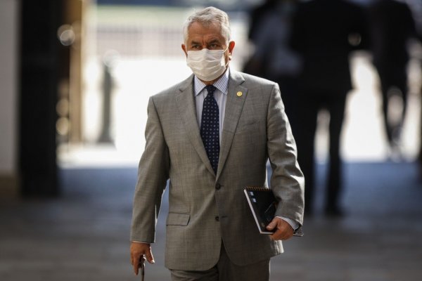 Enrique Paris, el expresidente del Colegio Médico que llega al Minsal