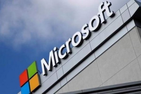 Microsoft firma alianza para reforzar negocio en la nube y ponen presión a Google y Amazon