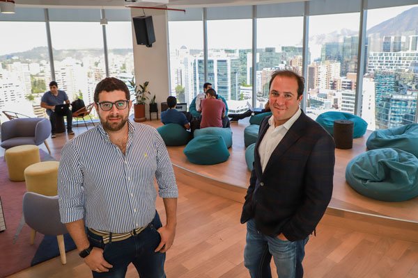 Firma londinense apoyada por SoftBank adquiere FinTech ligada a Andrés Abumohor