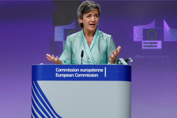 Comisión Europea abre doble investigación contra Apple por prácticas monopólicas