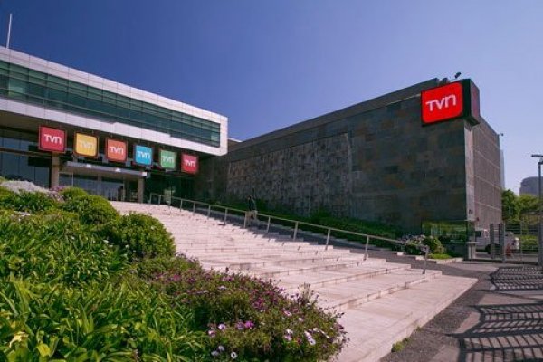 Las claves en la venta de edificio de TVN: el valor de renta que pagaría el canal y quién será su aval