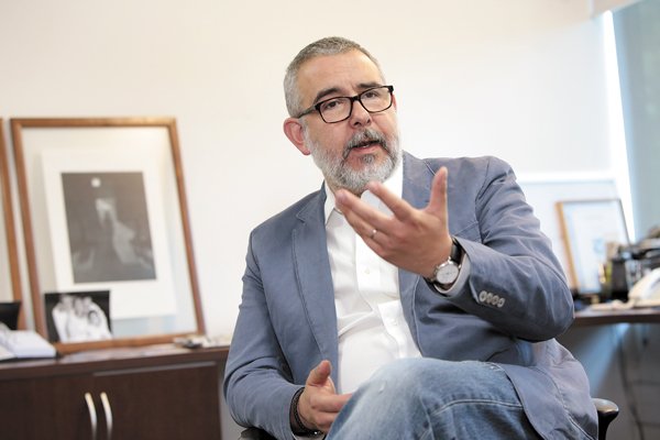 Gremios eléctricos califican como "contradictoria y arbitraria" ofensiva de la SEC contra Enel por cierre de oficinas y suspensión de lectura de medidores