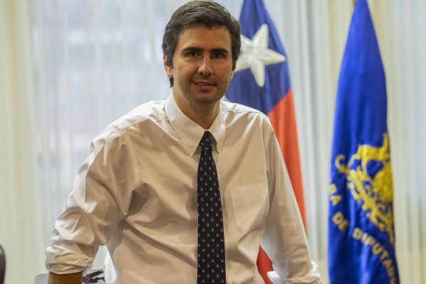 Todos los ojos sobre Diego Paulsen, el presidente RN de la Cámara de Diputados que se enfrentó al Gobierno