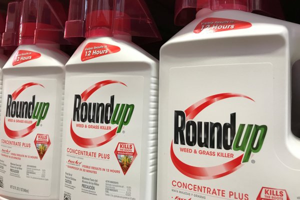 Bayer alcanza acuerdo por US$ 10.900 millones para resolver litigio en EEUU por herbicida Roundup