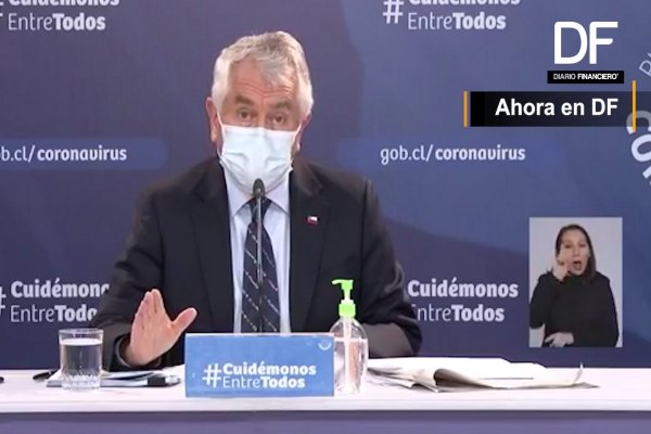 <p>Ministro Paris y leve mejoría: "Hay una reducción de 14% de casos confirmados en Chile"</p>