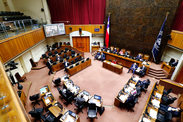 Posnatal de emergencia: gallito entre Gobierno y oposición se instala de nuevo en el Congreso