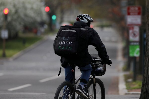 Uber lo intenta de nuevo: plataforma está en conversaciones para comprar Postmates por US$ 2.600 millones