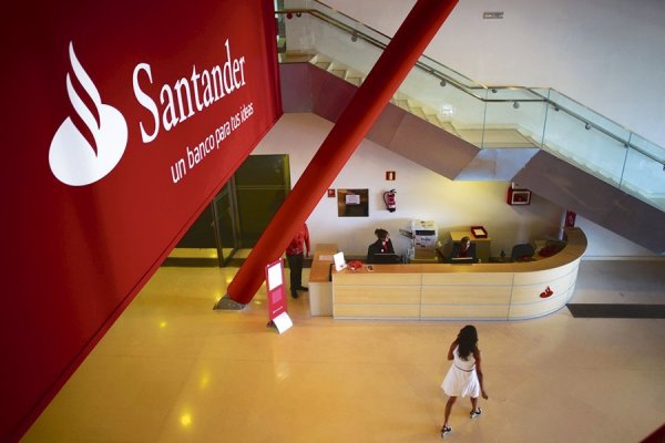 Santander alerta al regulador de EEUU sobre su exposición a la complicada Latam Arlines