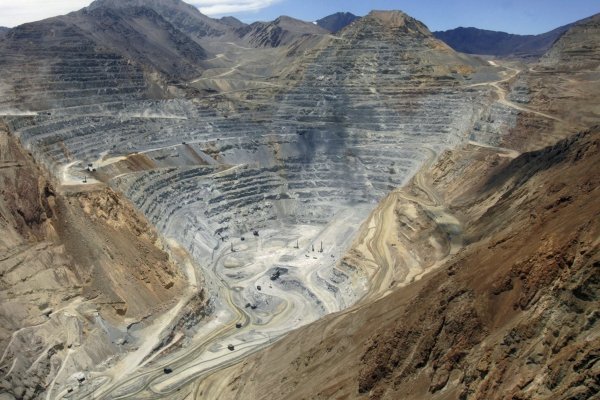 <p>Minera de los Luksic ya mira al 2021 y sella acuerdos con principales fundiciones de cobre de China</p>