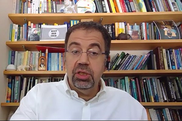 Acemoglu: “Las democracias son mejores al crecer y al contrario del mito chileno, las democracias también son mejores al reformar instituciones”
