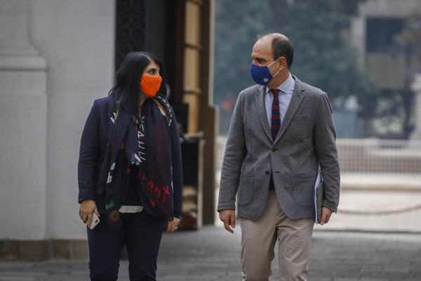 Los ministros Rubilar y Monckeberg explicaron ayer de nuevo el detalle de los anuncios. Foto: Agencia Uno