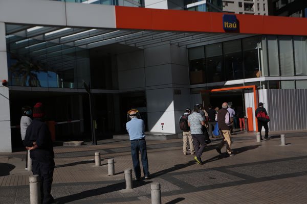 Itaú Chile informa a la CMF pérdida contable por casi US$ 1.000 millones a junio