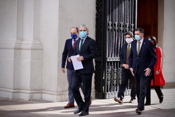 Blumel no renuncia y gobierno aspira a revertir aprobación de retiro de fondos de AFP