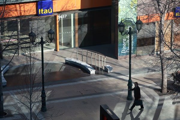 La norma que gatilló la pérdida contable de casi US$ 1.000 millones de Banco Itaú