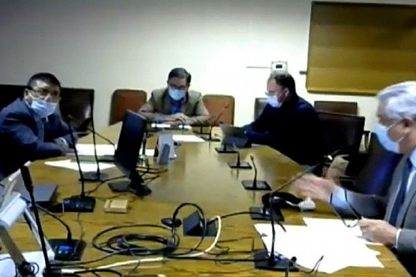 En una peleada votación, Comisión de Economía rechaza veto presidencial a proyecto de servicios básicos