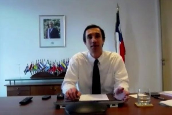 Ministro Jobet confía en que veto a proyecto de servicios básicos será aprobado en sala
