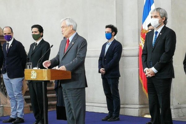 Piñera anuncia bono para la clase media de $ 500 mil y buscará un acuerdo para una "cirugía mayor al sistema de pensiones"