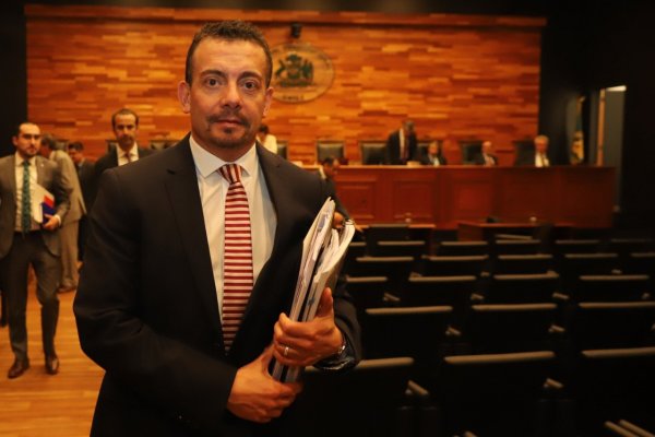 Alejandro Charme defendió al Gobierno ante el Tribunal Constitucional por el tema de retiro de ahorros.
