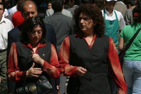 Los efectos de la pandemia en el bolsillo de las mujeres: El 83% de las chilenas no cuenta con dinero suficiente para solventar deudas