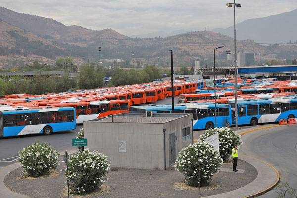 <p>Express concretó la venta de sus terminales en cinco comunas de Santiago en junio pasado. Foto: Julio Castro</p>