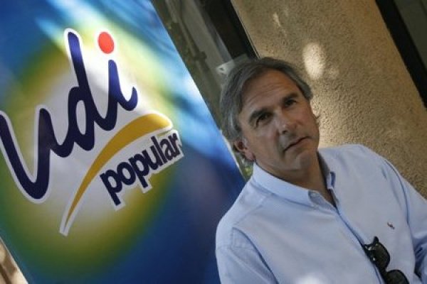 Senador Iván Moreira renuncia como jefe de bancada de la UDI, tras anunciar apoyo a retiro de los fondos AFP