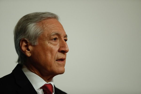 Heraldo Muñoz propone que retiro del 10% sea "universal"; economistas piden "equidad"