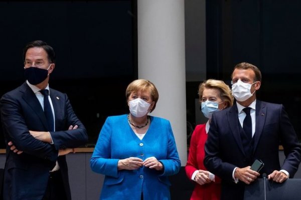 Los líderes europeos prolongan la cumbre este lunes tras no alcanzar un acuerdo