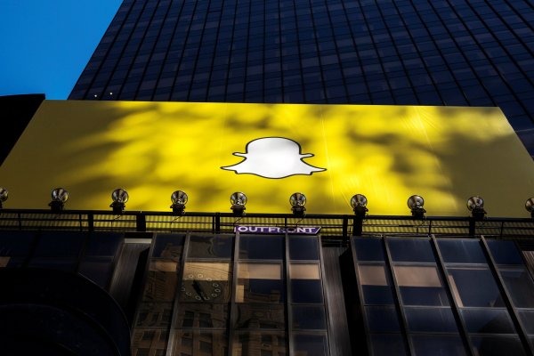 Acciones de Snapchat caen al no cumplir con previsiones de crecimiento de usuarios