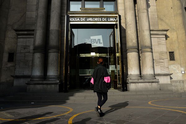 En dólares, la bolsa peruana ha rentado 13,5% desde sus mínimos de marzo. Foto: Bloomberg