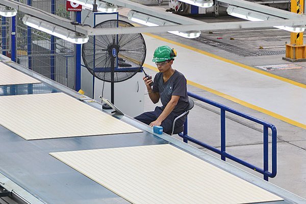 Corredoras se enfrentan a Masisa por derecho a retiro de accionistas
