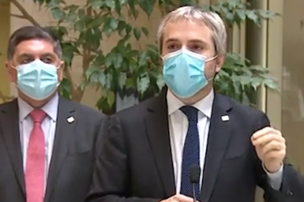 <p>Blumel reconoce “traspié" tras aprobación de retiro de fondos y que "es indispensable que gobierno y coalición vuelvan a trabajar unidos”</p>