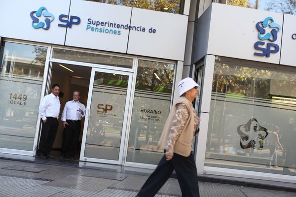 Diputados ofician a la Superintendencia de Pensiones ante controversia por pregunta del formulario del retiro de fondos